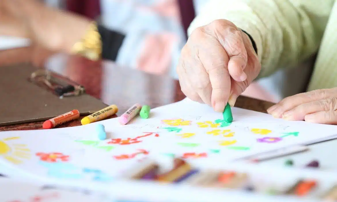 Exploration de la richesse culturelle et artistique pour les seniors